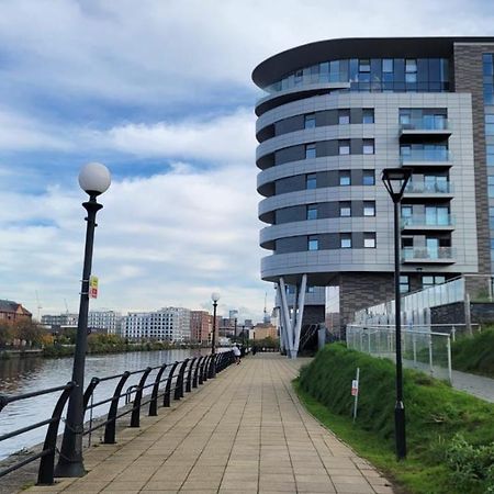 Manchester'S Luxurious 2-Bed Haven With Balcony - Canal Views & Proximity To Manchester United Extérieur photo