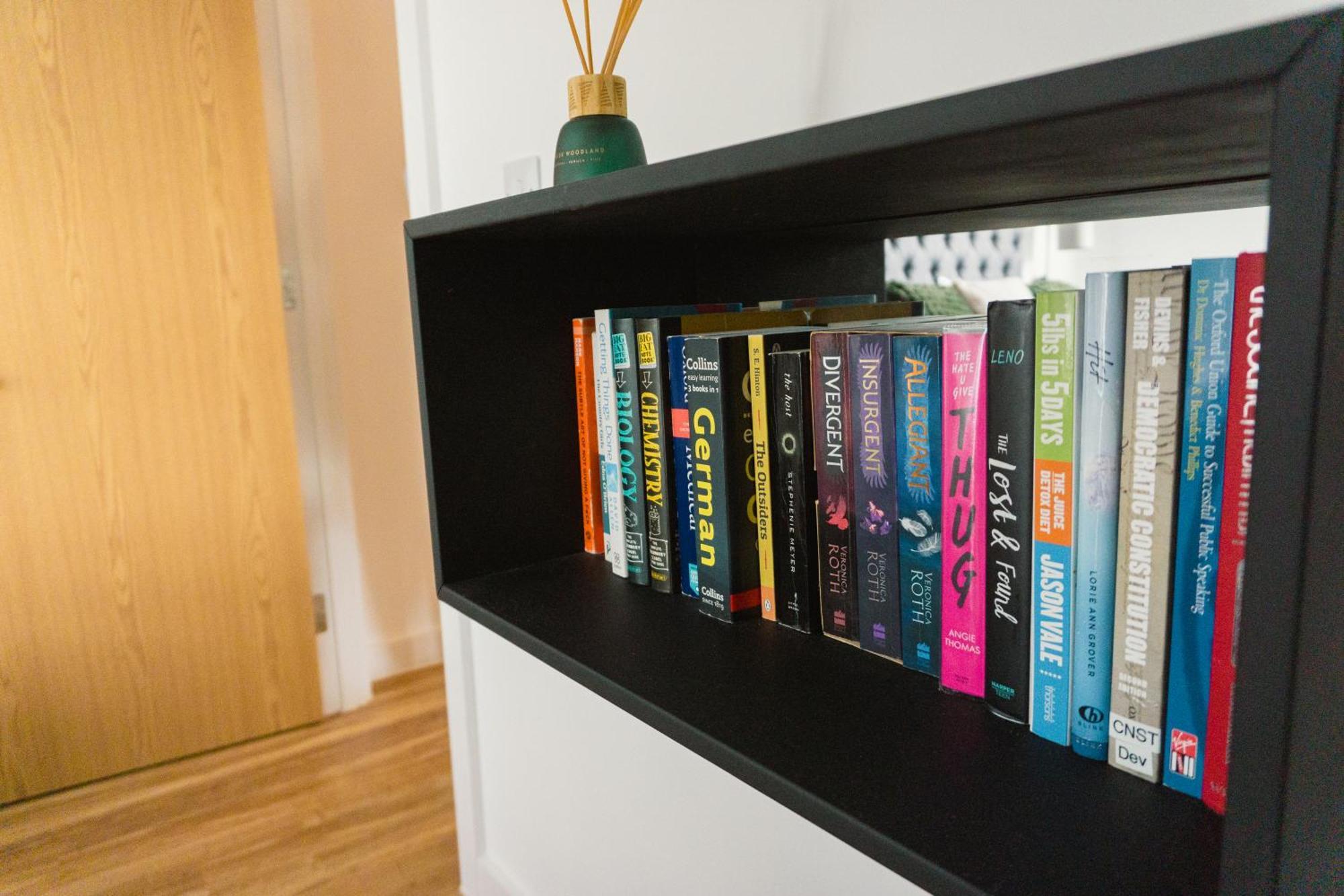 Manchester'S Luxurious 2-Bed Haven With Balcony - Canal Views & Proximity To Manchester United Extérieur photo