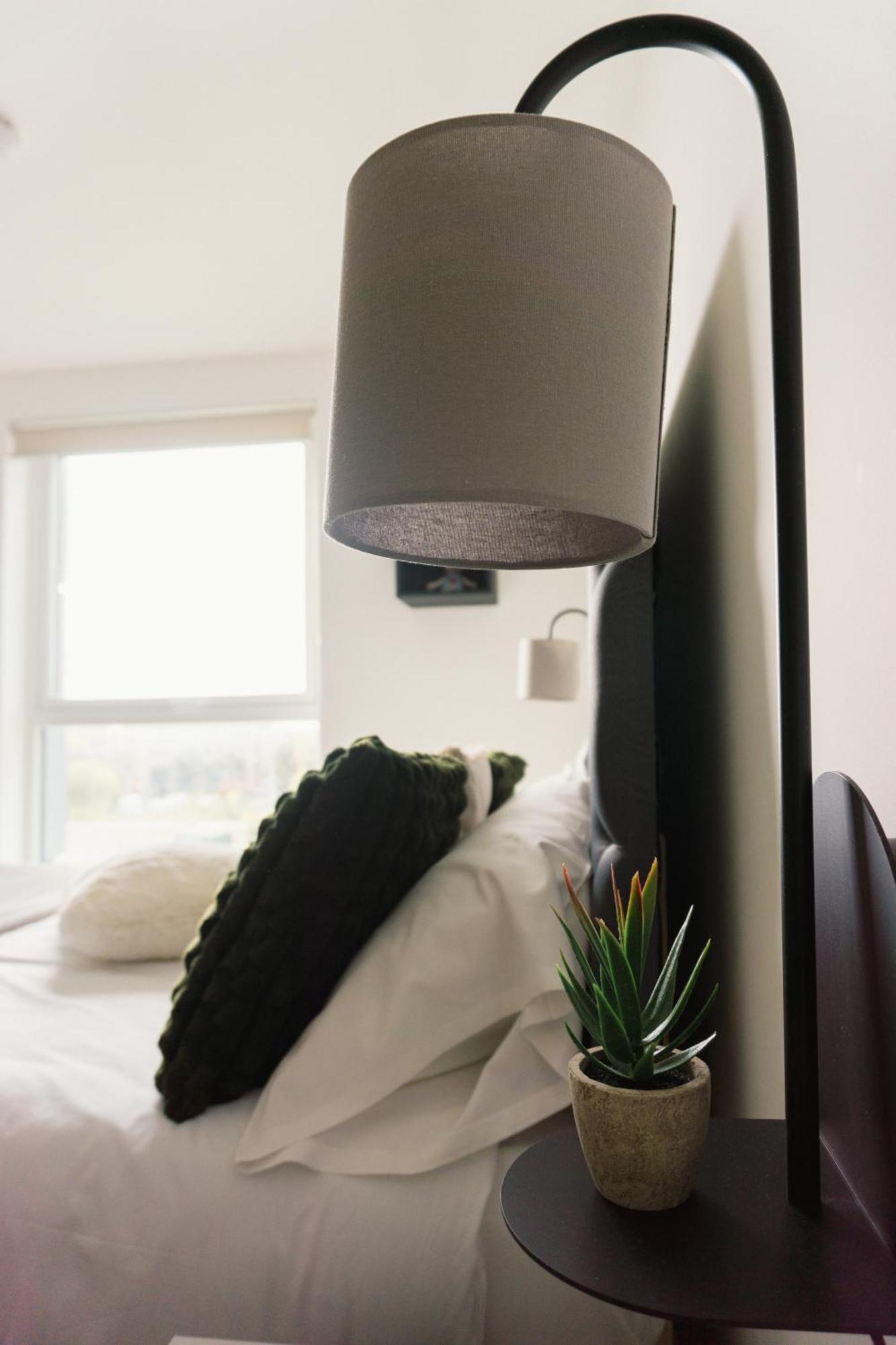 Manchester'S Luxurious 2-Bed Haven With Balcony - Canal Views & Proximity To Manchester United Extérieur photo