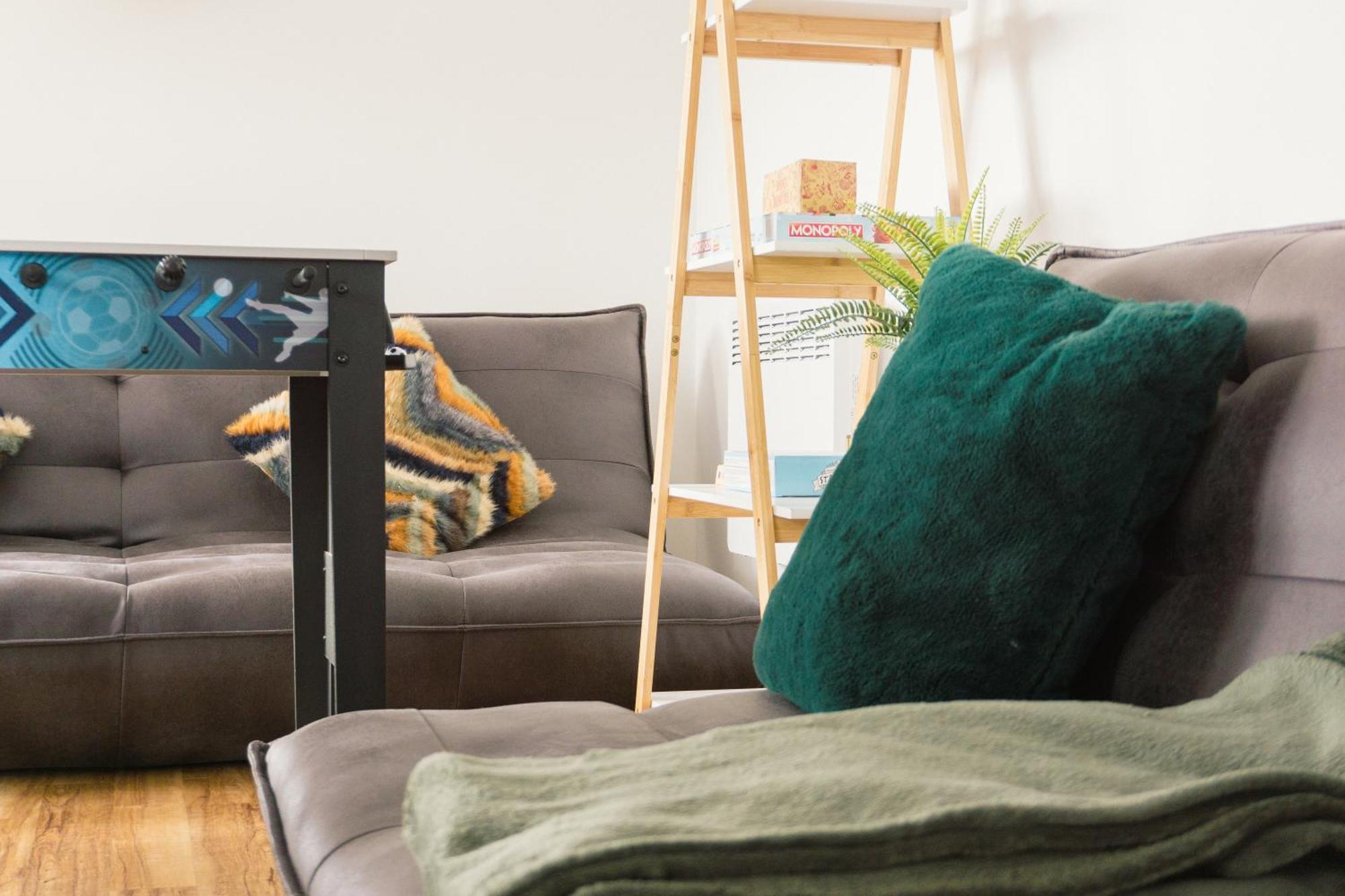 Manchester'S Luxurious 2-Bed Haven With Balcony - Canal Views & Proximity To Manchester United Extérieur photo
