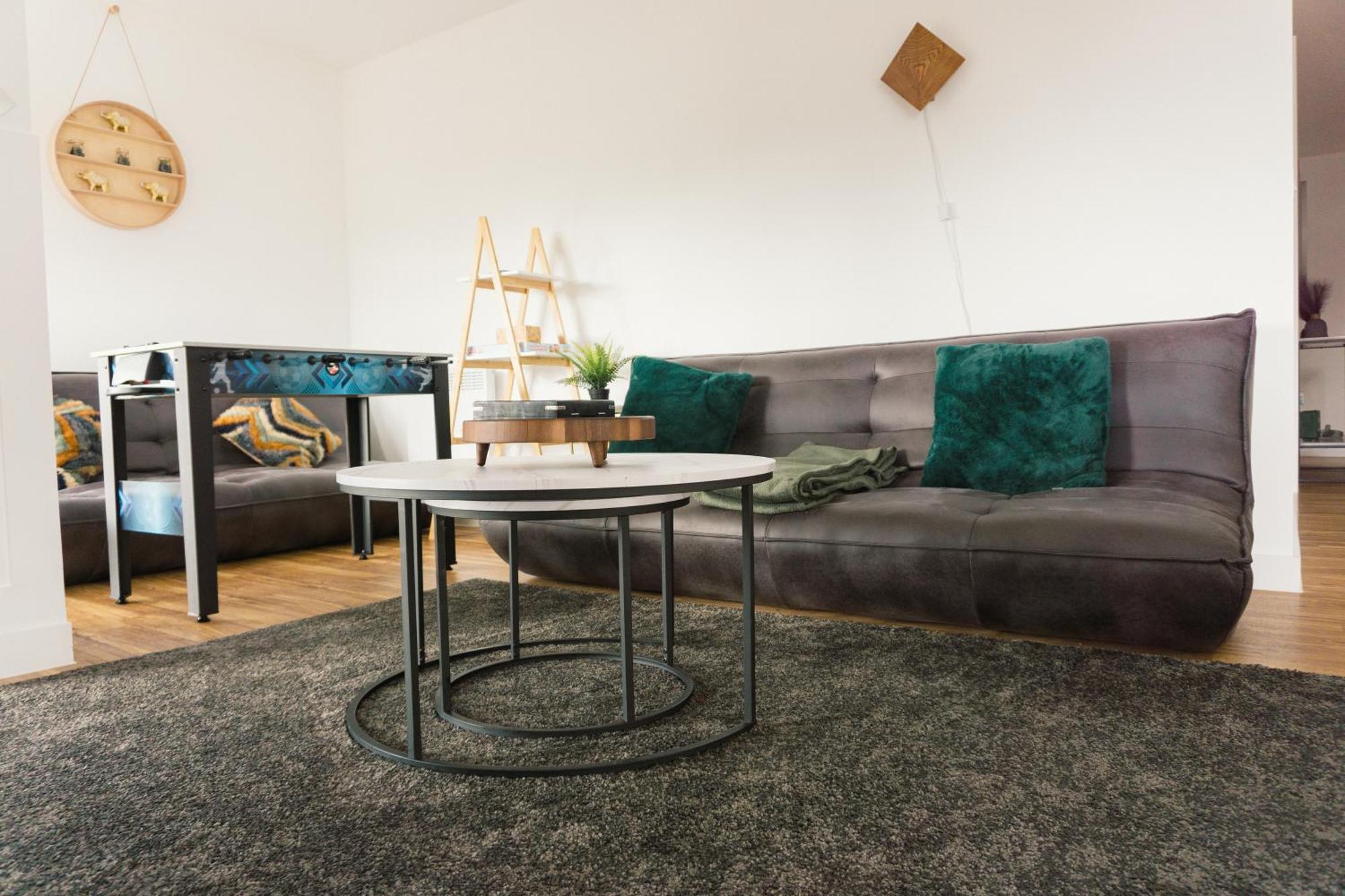 Manchester'S Luxurious 2-Bed Haven With Balcony - Canal Views & Proximity To Manchester United Extérieur photo