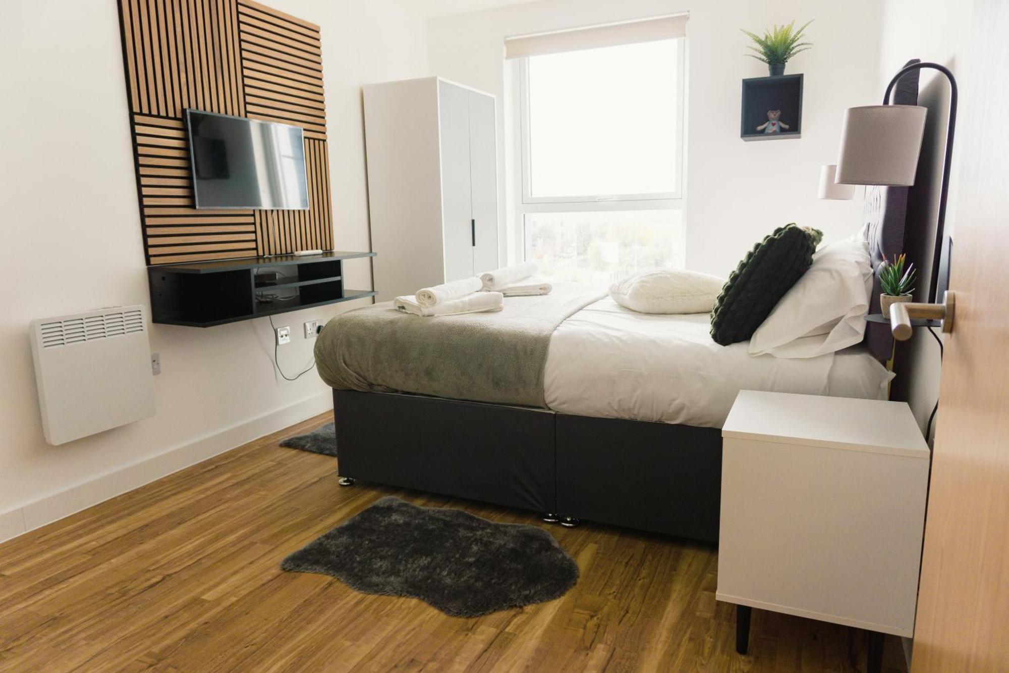 Manchester'S Luxurious 2-Bed Haven With Balcony - Canal Views & Proximity To Manchester United Extérieur photo