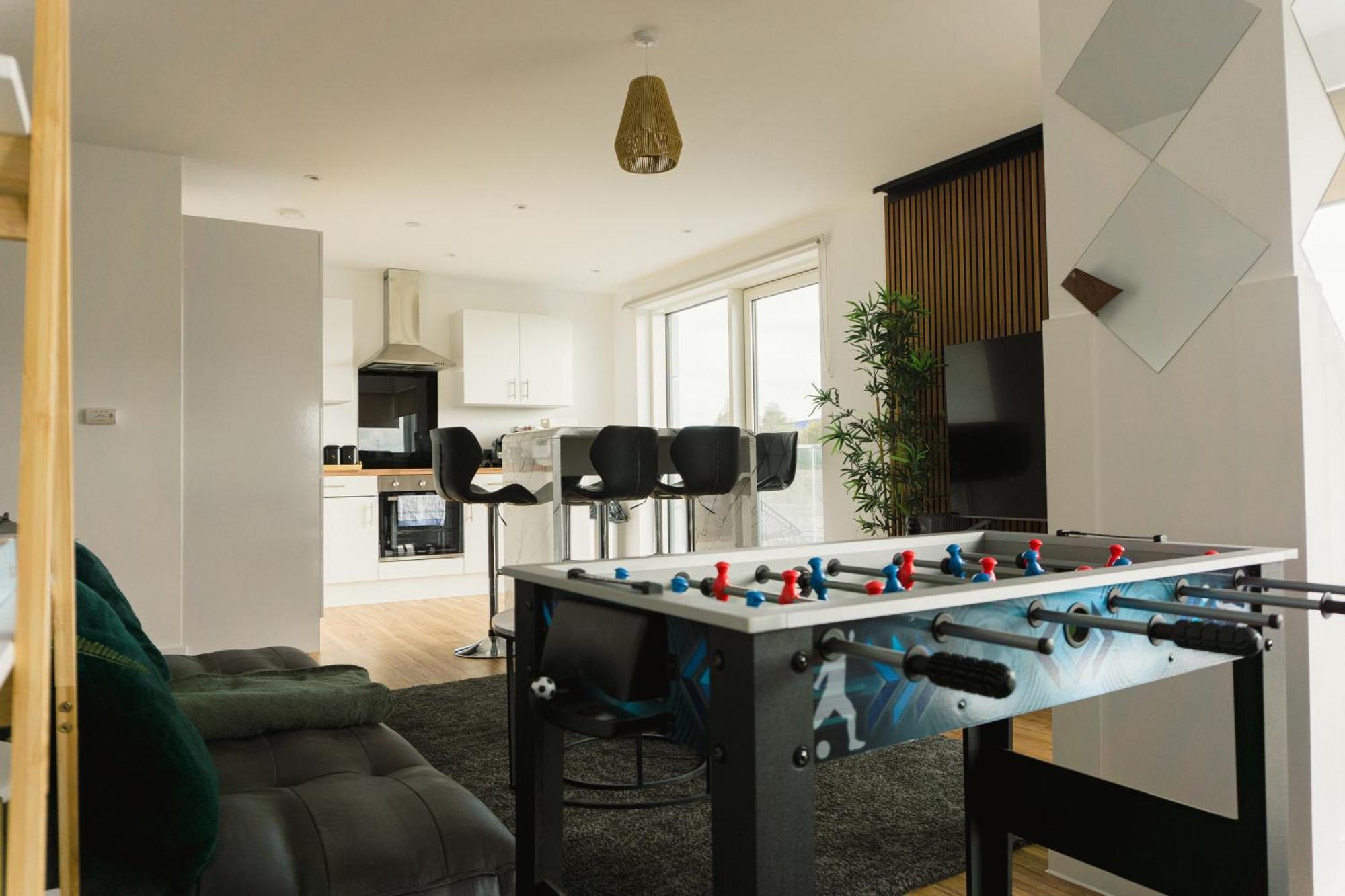 Manchester'S Luxurious 2-Bed Haven With Balcony - Canal Views & Proximity To Manchester United Extérieur photo