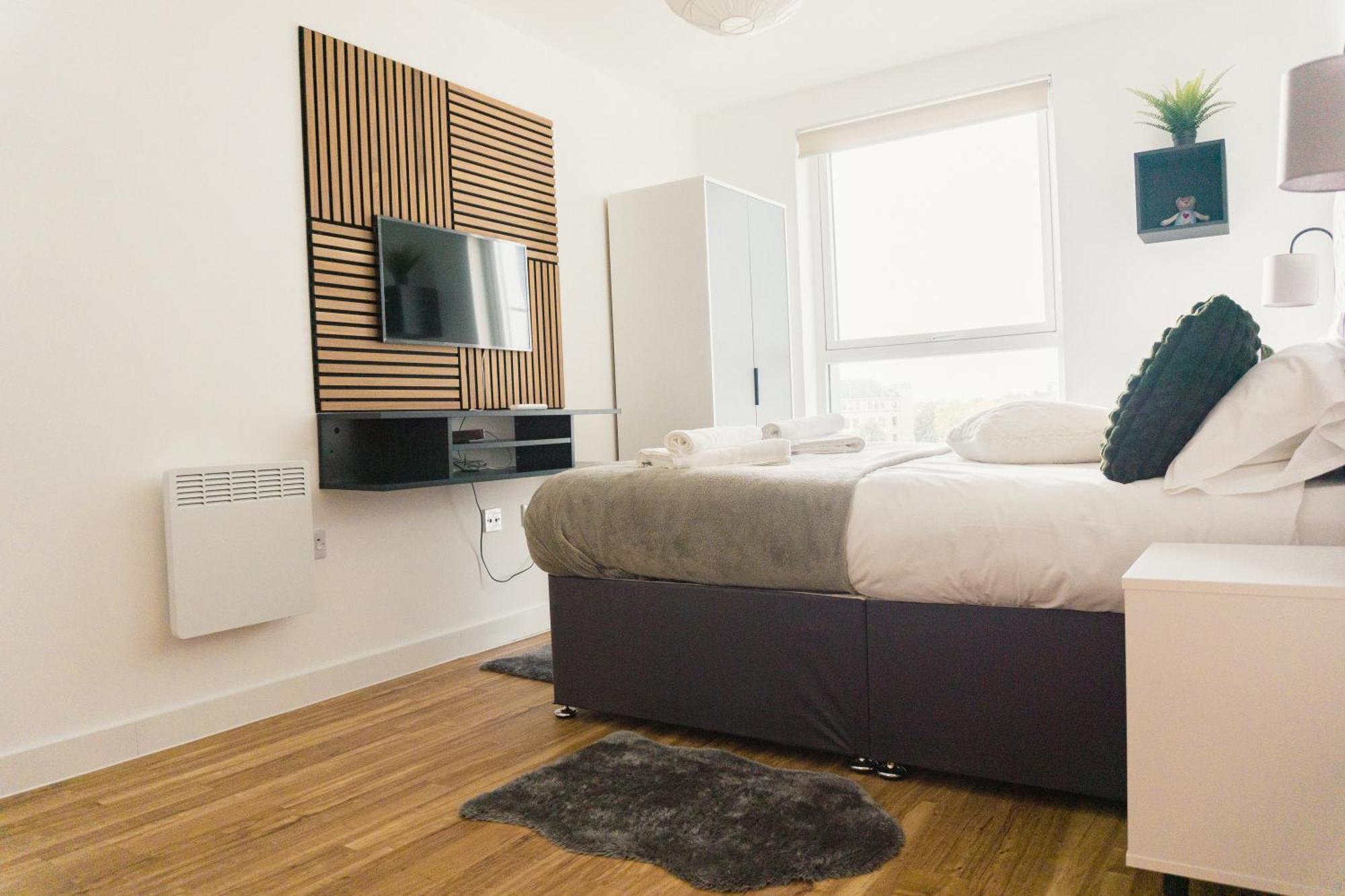 Manchester'S Luxurious 2-Bed Haven With Balcony - Canal Views & Proximity To Manchester United Extérieur photo