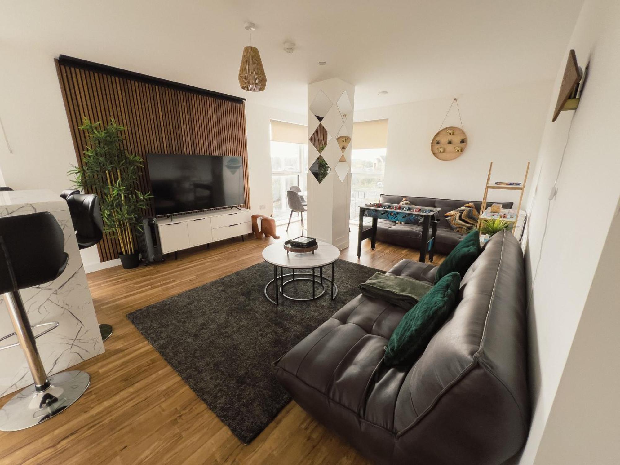Manchester'S Luxurious 2-Bed Haven With Balcony - Canal Views & Proximity To Manchester United Extérieur photo