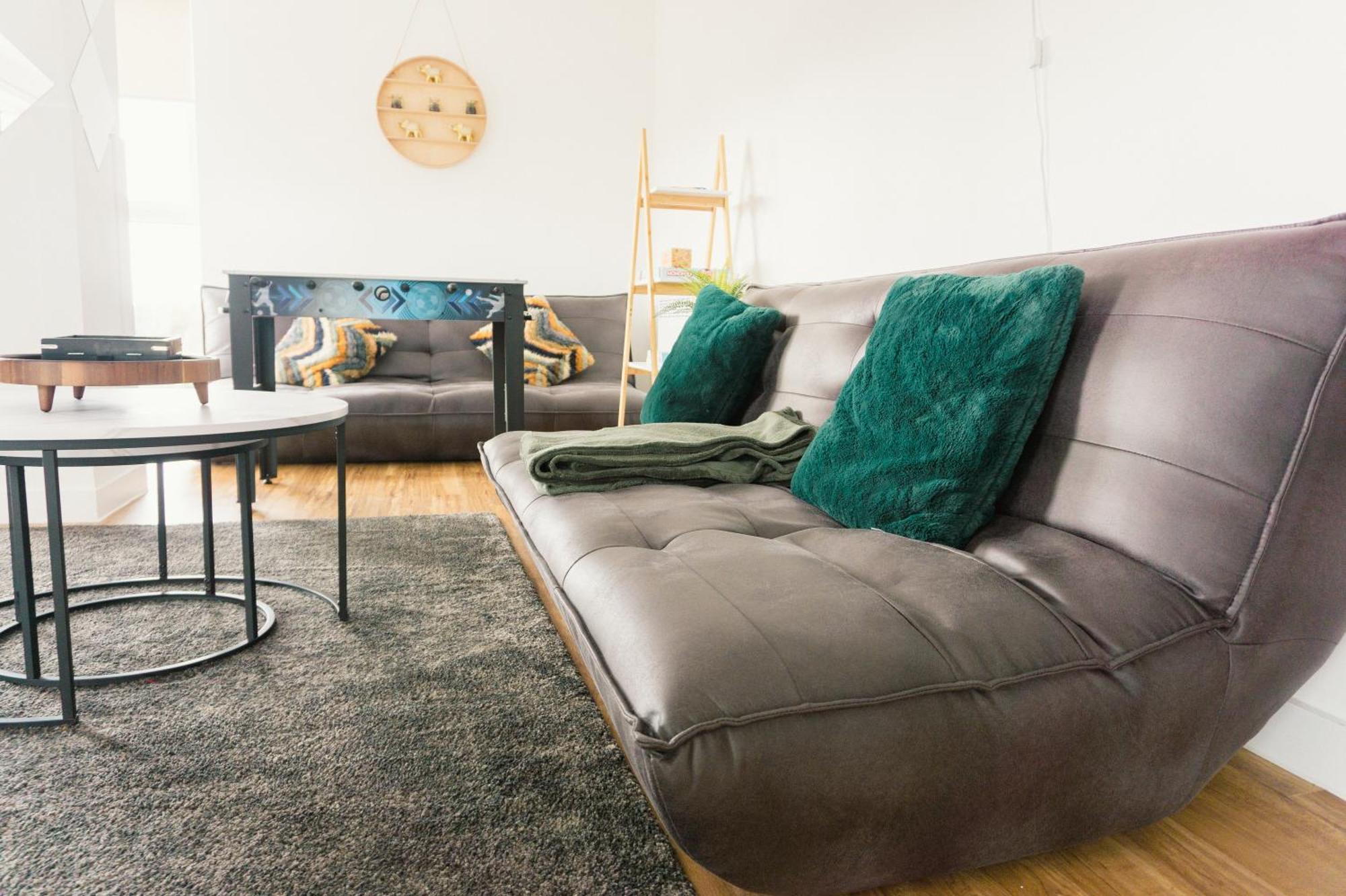 Manchester'S Luxurious 2-Bed Haven With Balcony - Canal Views & Proximity To Manchester United Extérieur photo