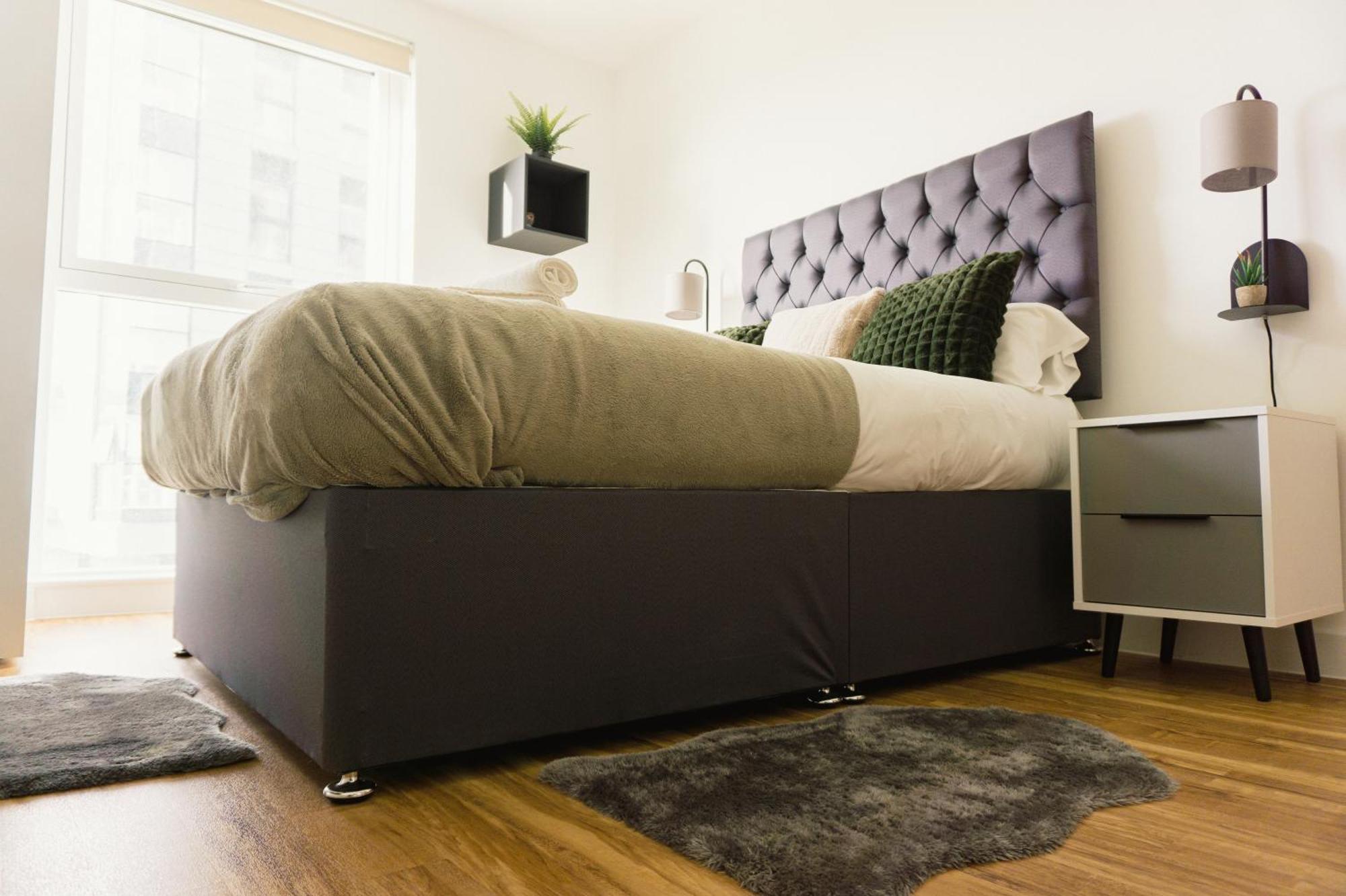Manchester'S Luxurious 2-Bed Haven With Balcony - Canal Views & Proximity To Manchester United Extérieur photo