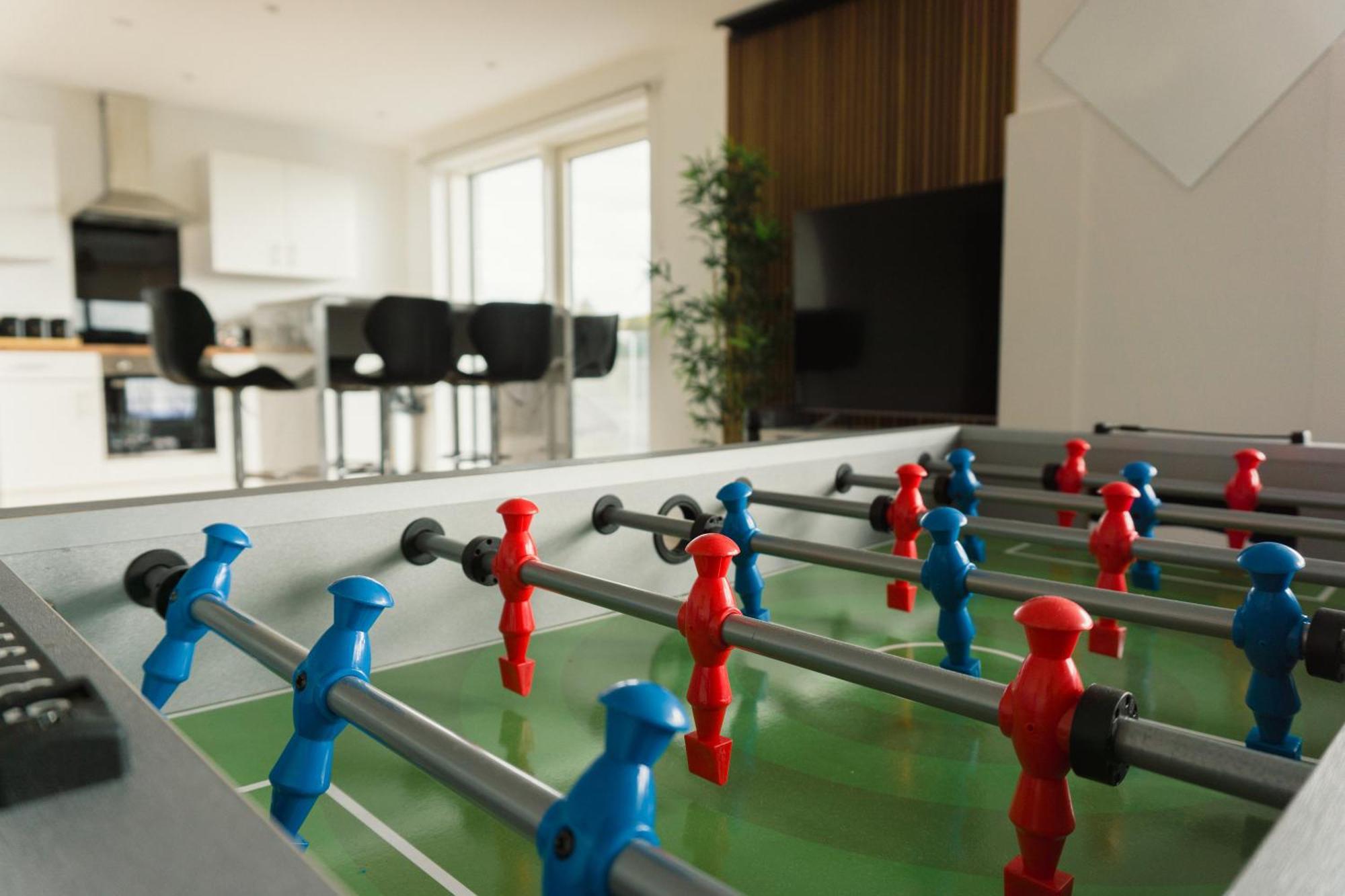Manchester'S Luxurious 2-Bed Haven With Balcony - Canal Views & Proximity To Manchester United Extérieur photo