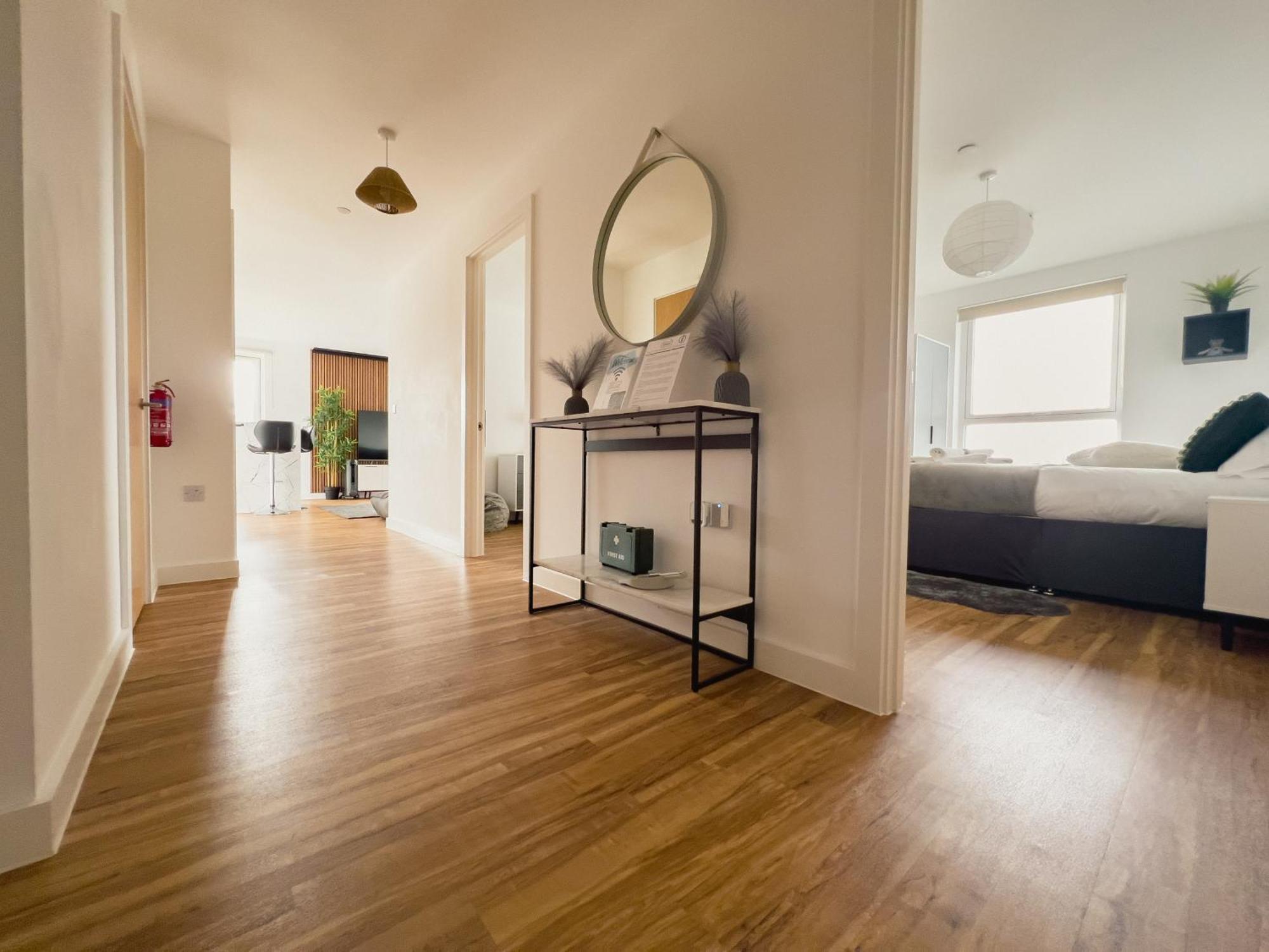 Manchester'S Luxurious 2-Bed Haven With Balcony - Canal Views & Proximity To Manchester United Extérieur photo