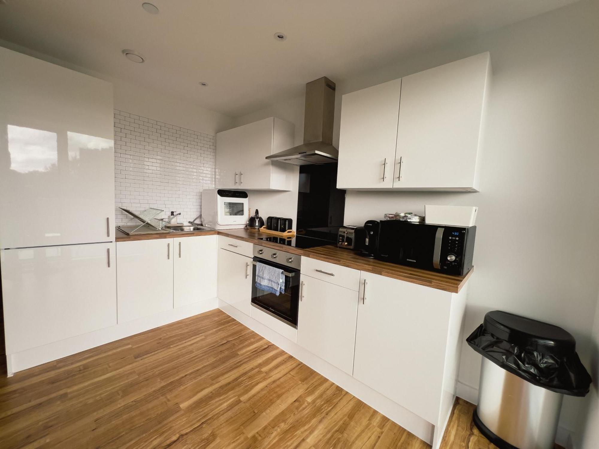 Manchester'S Luxurious 2-Bed Haven With Balcony - Canal Views & Proximity To Manchester United Extérieur photo