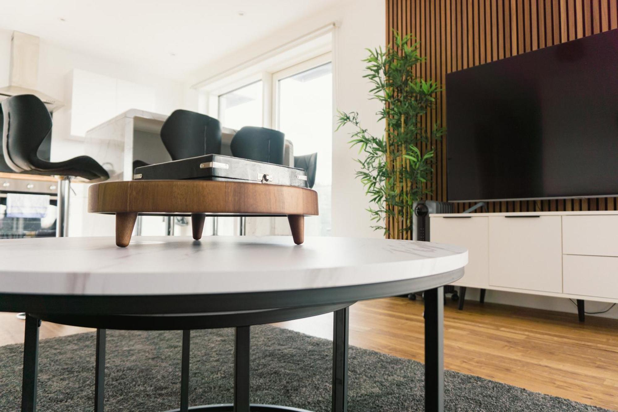 Manchester'S Luxurious 2-Bed Haven With Balcony - Canal Views & Proximity To Manchester United Extérieur photo